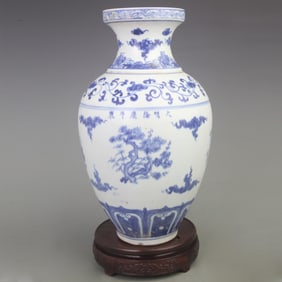 BLUE AND WHITE PINE TREE PATTERN PORCELAIN VASE