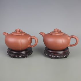 PAIR OF PERSIMMON STYLE YIXING ZI SHA TEAPOT