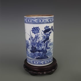 BLUE AND WHITE FLOWER AND BIRD PATTERN PORCELAIN VASE