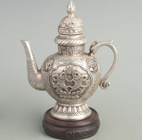 A FINE FISH PATTERN WHITE BRONZE EWER