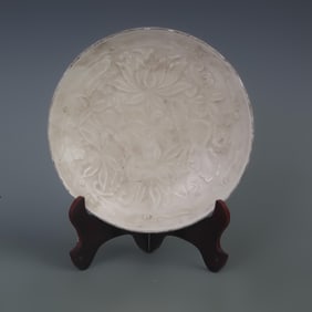 DING KILN CARVED FLORAL PATTERN PORCELAIN PLATE