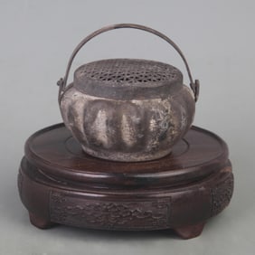 A FINE HOLLOW CARVING BRONZE INCENSE BURNER