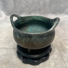 A FINE BRONZE TRIPOD INCENSE BURNER WITH ARCHAIC EARS