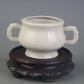 DEHUA KILN DOUBLE-EARED ROUND FOOT INCENSE BURNER