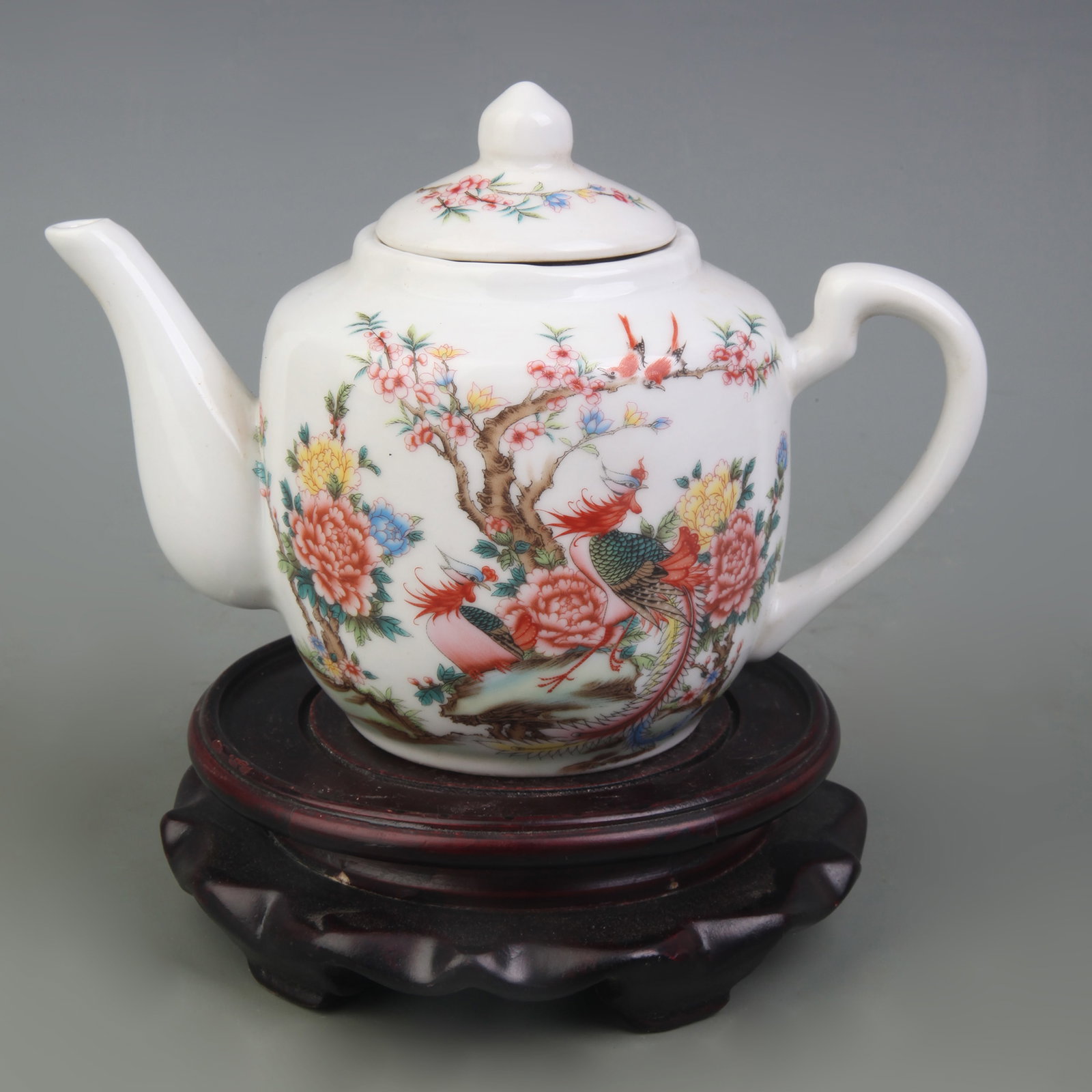 FAMILLE ROSE FLOWER AND BIRD PORCELAIN TEAPOT: Republic Period; Width: 6.6 inch High: 4.3 inch