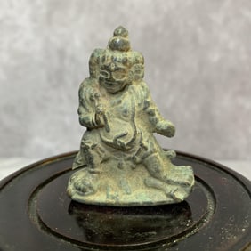 A SMALL BRONZE TIBETAN BUDDHA FIGURE