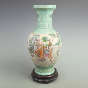 FAMILLE ROSE CARVED VASE WITH BOYS PRESENTING LONGEVITY