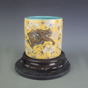 FAMILLE ROSE YELLOW GROUND AUSPICIOUS BEAST BRUSH POT