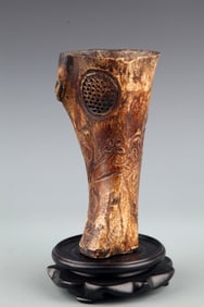 A FINE OX BONE MADE FLOWER INSERT