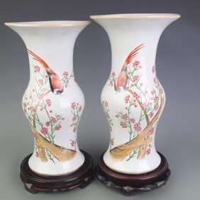 PAIR OF FAMILLE ROSE FLOWER AND BIRD PATTERN PORCELAIN VASE