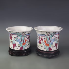 PAIR OF FAMILLE ROSE FEMALE FIGURE PATTERN FLOWER POTS