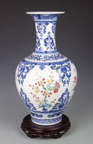 BLUE AND WHITE FAMILLE ROSE DECORATIVE BOTTLE
