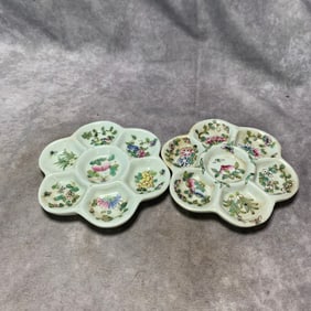 REPUBLIC OF CHINA FAMILLE ROSE FLORAL PALETTE PLATE