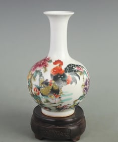 FAMILLE ROSE FLOWER AND BIRD APPRECIATION VASE