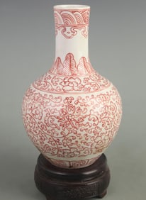 BLUE AND WHITE LOTUS SCROLL PATTERN GLOBULAR PORCELAIN VASE