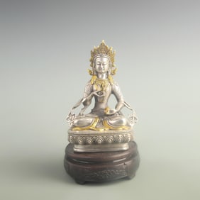 A FINE BRONZE VAJRASATTVA STATUE