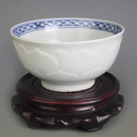 BLUE AND WHITE HUMAN FIGURE BOWL