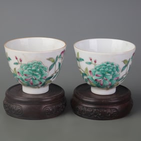 PAIR OF SMALL FAMILLE ROSE CUPS WITH FLOWER AND BIRD PATTERNS