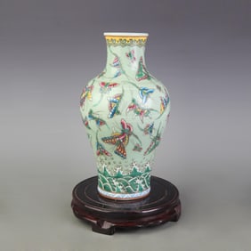 FAMILLE ROSE FLOWER AND BIRD PATTERN APPRECIATION PORCELAIN VASE