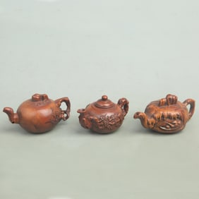 GROUP OF BOXWOOD FLOWER PATTERN TEAPOT DECORATION