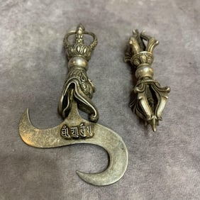 GROUP OF THREE TIBETAN RELIGIOUS OBJECTS