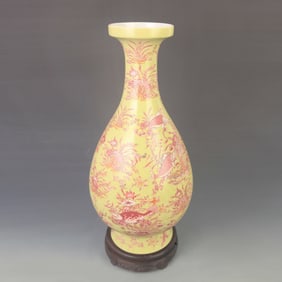 FAMILLE ROSE YELLOW GROUND FISH AND ALGAE PATTERN LARGE VASE