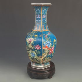 FAMILLE ROSE BLUE GLAZED FLOWER PATTERN SIX SIDE VASE