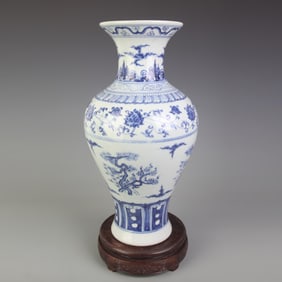 BLUE AND WHITE WIDE TOP PORCELAIN VASE WITH FLORAL MOTIF