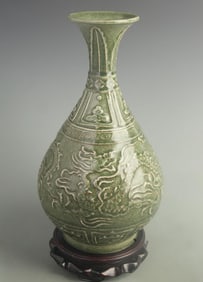 LONGQUAN KILN DRAGON PATTERN YU HU CHUN STYLE PORCELAIN VASE