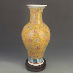 FAMILLE ROSE BEAST PATTERN GUANYIN STYLE PORCELAIN VASE
