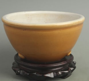 A FINE YELLOW GLAZED PORCELAIN BRUSH WASHER