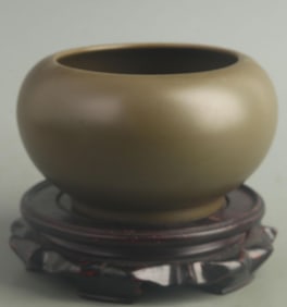 A FINE TEA COLOR GLAZED PORCELAIN PEN WASH
