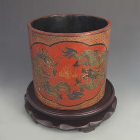 A FINE GOLD PAINTED TWIN DRAGON MOTIF WOODEN BRUSH POT