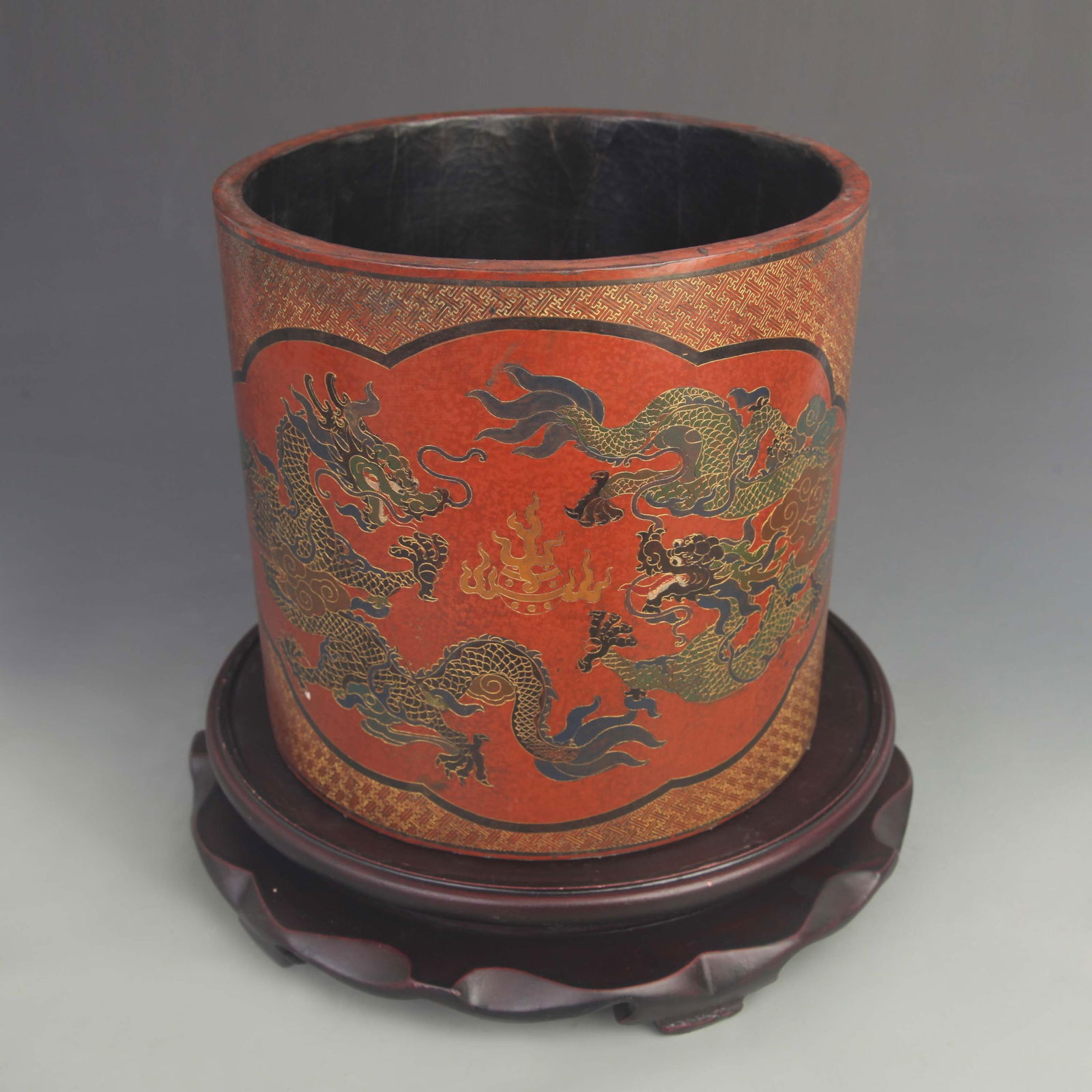 A FINE GOLD PAINTED TWIN DRAGON MOTIF WOODEN BRUSH POT: 20th Century; High: 8.00 inch; Diameter: 8.25 inch;