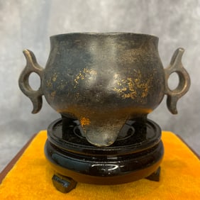 A FINE DOUBLE EAR ROUND BRONZE INCENSE BURNER