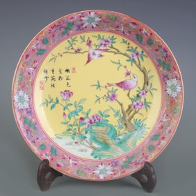A FINE FAMILLE ROSE BIRD-AND-FLOWER PATTERN PORCELAIN PLATE