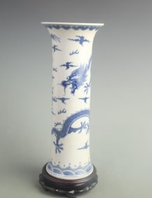 BLUE AND WHITE DRAGON PATTERN FLOWER VASE