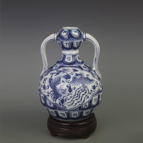 BLUE AND WHITE GARLIC HEAD SHAPED PORCELAIN VASE