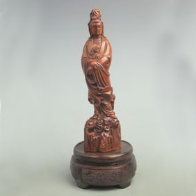 A FINE BOXWOOD MADE GUAN YIN FIGURE