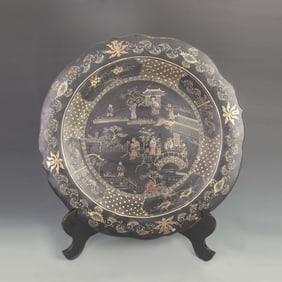 LARGE LACQUERWARE GOLD-PAINTED FIGURE STORY PATTERN WOODEN PLATE
