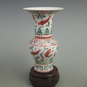 RARE FAMILLE ROSE FISH PATTERN FLOWER VASE