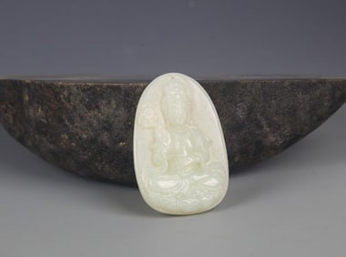 A FINELY CARVED HETIAN PALE CELADON JADE PENDANT PENDANT