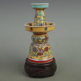 FAMILLE ROSE YELLOW GROUND FLOWER PATTERN CANDLESTICK