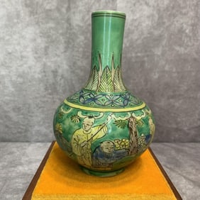 A FINE GREEN GROUND FINELY CARVED LONG NECK PORCELAIN VASE