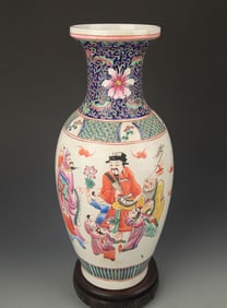 FAMILLE ROSE CHARACTER PATTERN PLATE TOP VASE