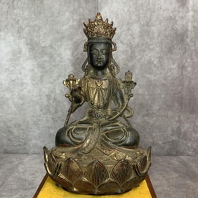 A FINE GILT BRONZE BODHISATTVA STATUE