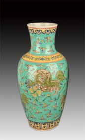 A GREEN GROUND FAMILLE VERTE LION PLAYING PORCELAIN VASE