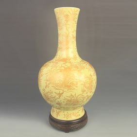 FAMILLE ROSE PALE YELLOW GROUND FISH-AND-AQUATIC PLANT VASE