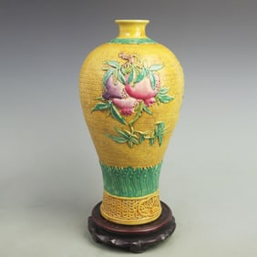A YELLOW GROUND PEACH PATTERN MEI STYLE VASE