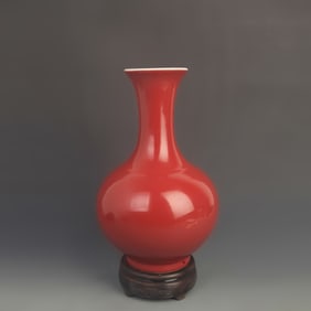 A FINE DARK RED COLOR GLAZED PORCELAIN VASE